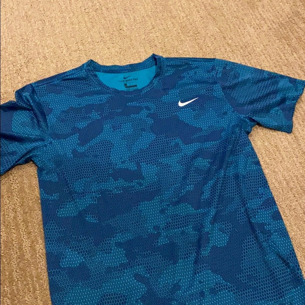 Men’s Nike DryFit shirt